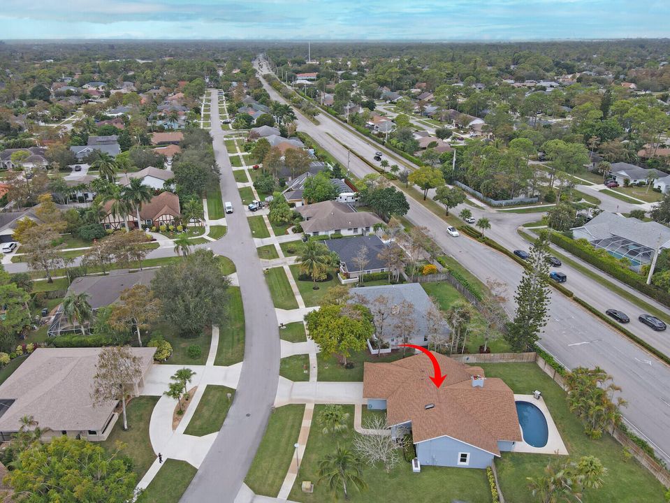 For Sale: $700,000 (3 beds, 2 baths, 1994 Square Feet)