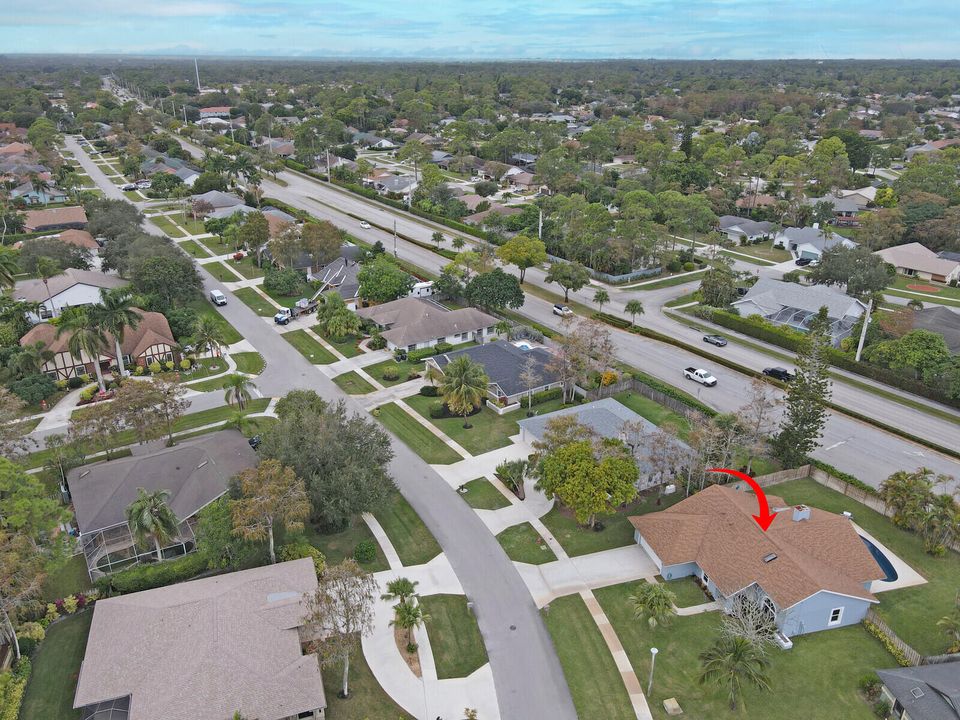 For Sale: $700,000 (3 beds, 2 baths, 1994 Square Feet)