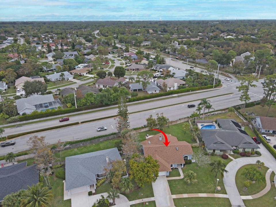 For Sale: $700,000 (3 beds, 2 baths, 1994 Square Feet)