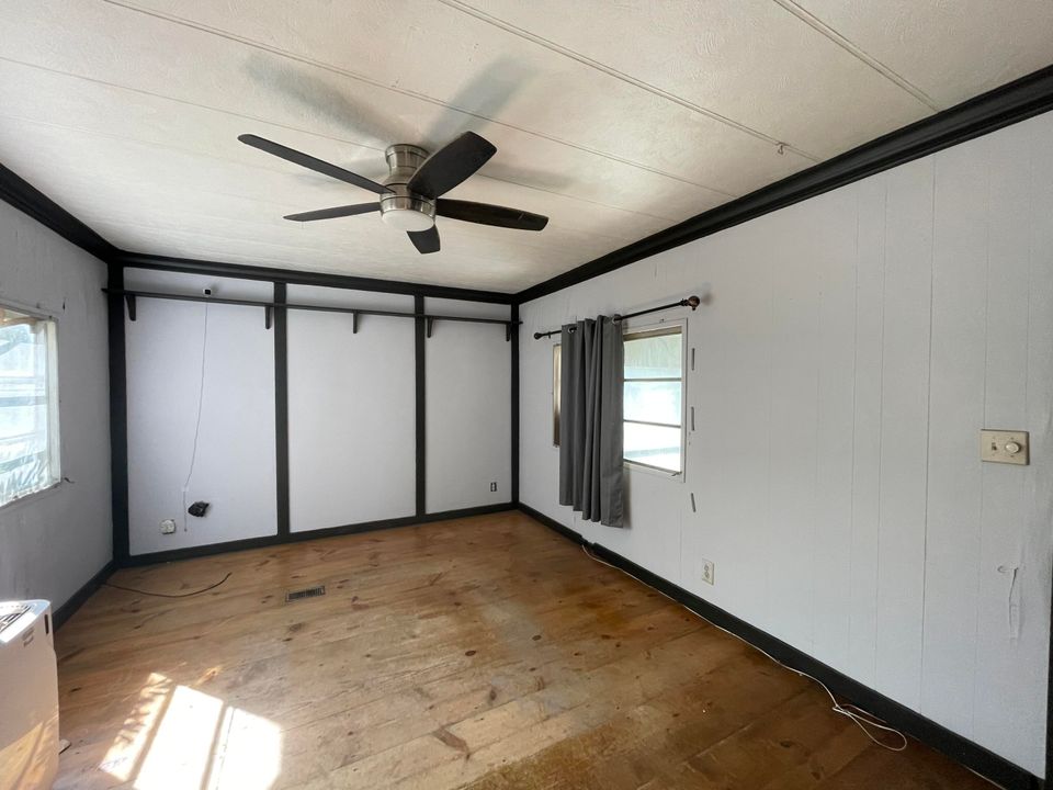 For Sale: $165,000 (1 beds, 21 baths, 600 Square Feet)