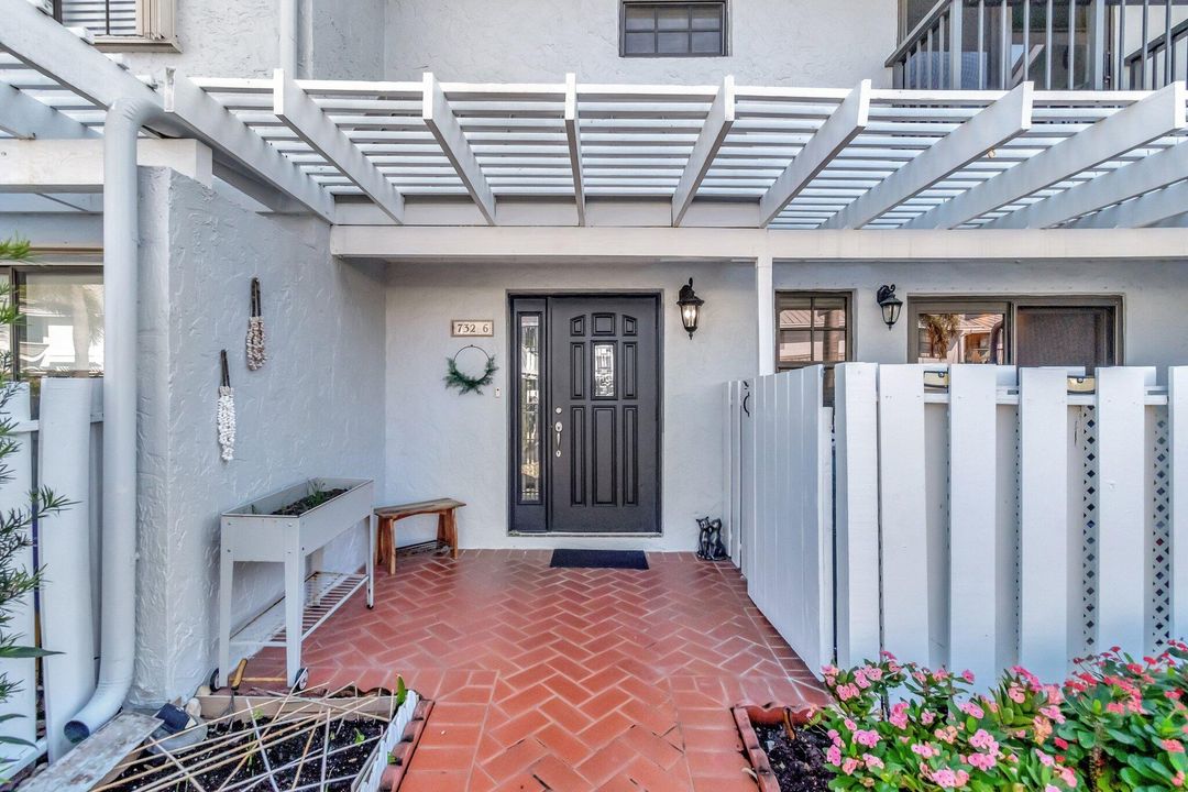 For Sale: $819,000 (2 beds, 2 baths, 1632 Square Feet)