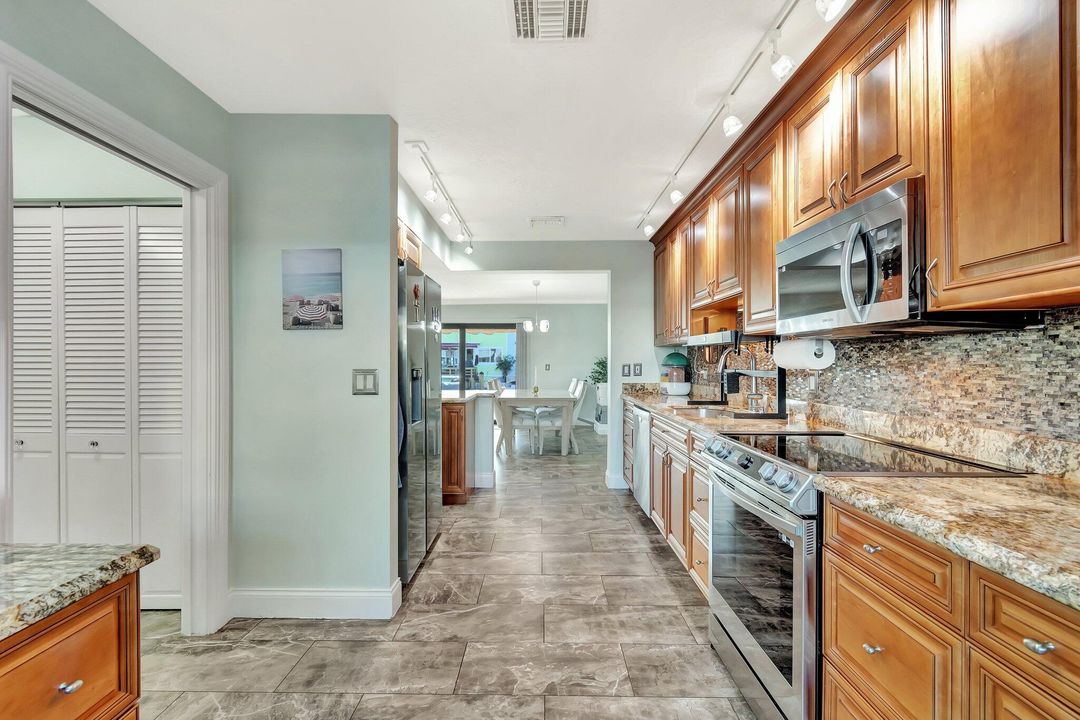 For Sale: $819,000 (2 beds, 2 baths, 1632 Square Feet)
