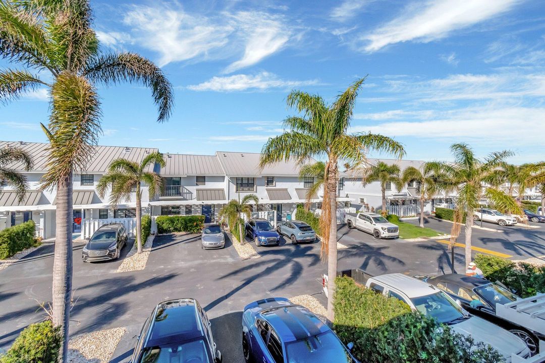 For Sale: $819,000 (2 beds, 2 baths, 1632 Square Feet)