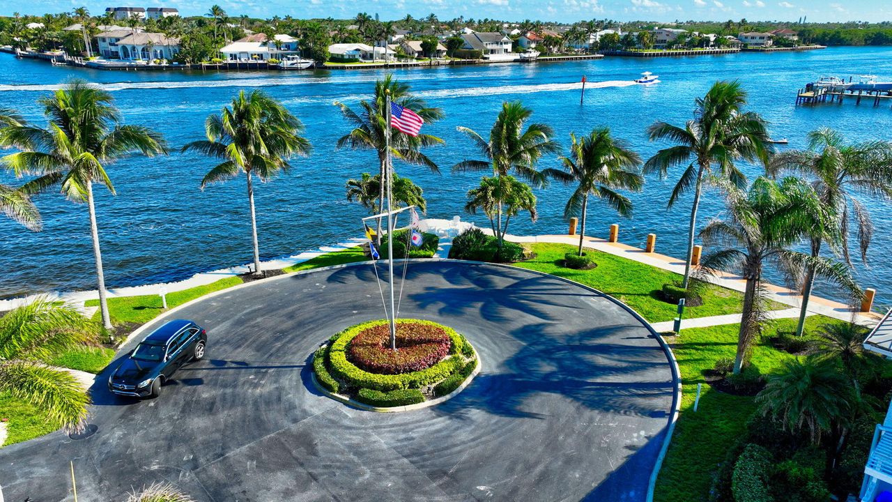 For Sale: $819,000 (2 beds, 2 baths, 1632 Square Feet)