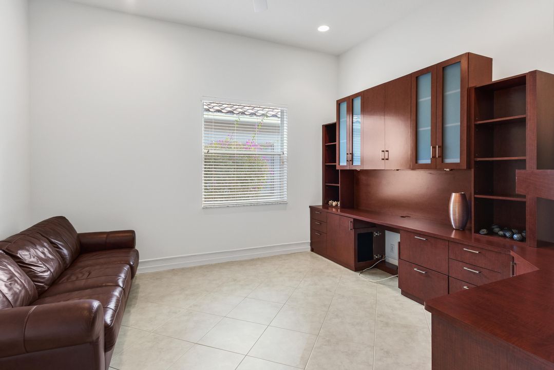 For Sale: $519,000 (3 beds, 2 baths, 2215 Square Feet)