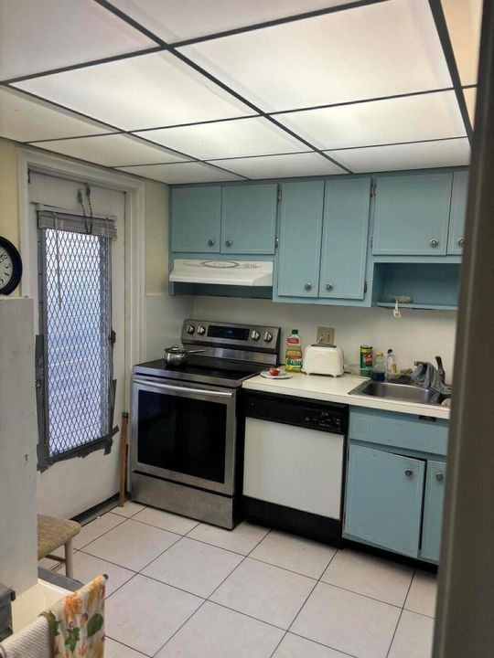 For Sale: $147,000 (1 beds, 1 baths, 772 Square Feet)