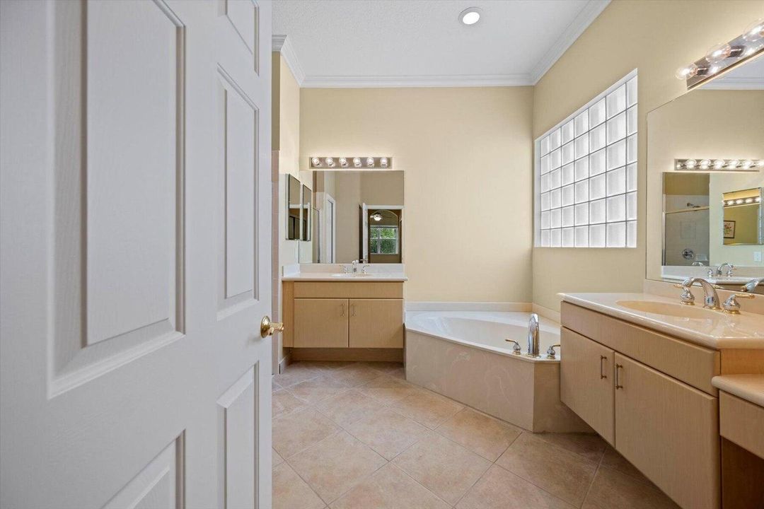 For Rent: $3,800 (2 beds, 2 baths, 1945 Square Feet)