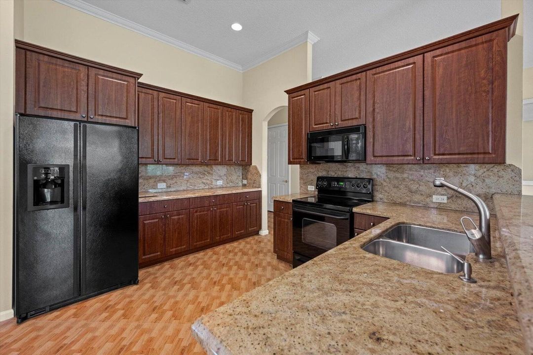 For Rent: $3,800 (2 beds, 2 baths, 1945 Square Feet)