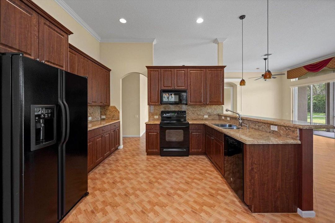 For Rent: $3,800 (2 beds, 2 baths, 1945 Square Feet)