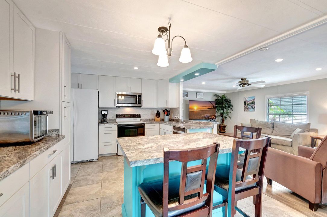 For Sale: $189,900 (2 beds, 2 baths, 1080 Square Feet)