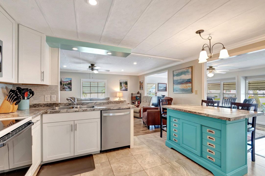 For Sale: $189,900 (2 beds, 2 baths, 1080 Square Feet)