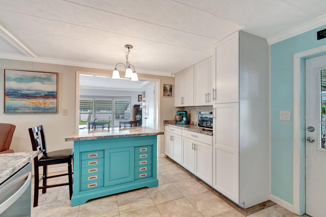 For Sale: $189,900 (2 beds, 2 baths, 1080 Square Feet)