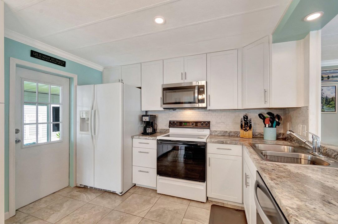 For Sale: $189,900 (2 beds, 2 baths, 1080 Square Feet)