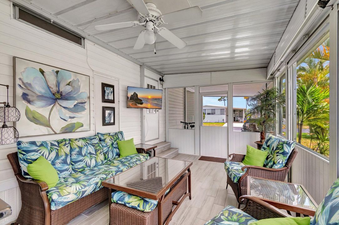 For Sale: $189,900 (2 beds, 2 baths, 1080 Square Feet)