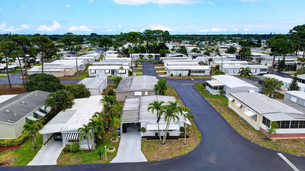 For Sale: $189,900 (2 beds, 2 baths, 1080 Square Feet)