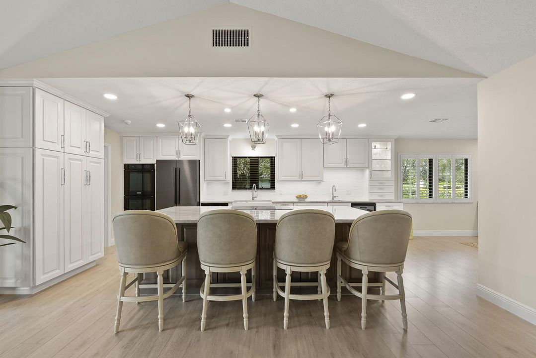 En Venta: $599,000 (3 camas, 2 baños, 2447 Pies cuadrados)