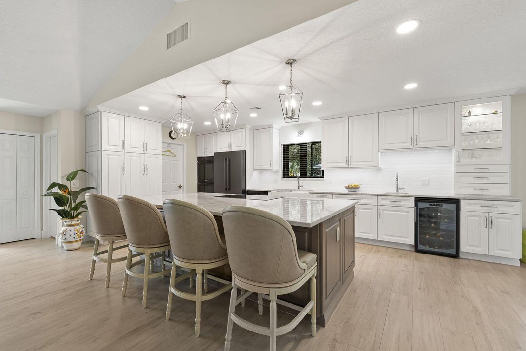 En Venta: $599,000 (3 camas, 2 baños, 2447 Pies cuadrados)