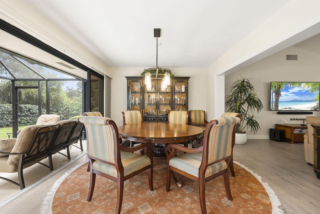 En Venta: $599,000 (3 camas, 2 baños, 2447 Pies cuadrados)