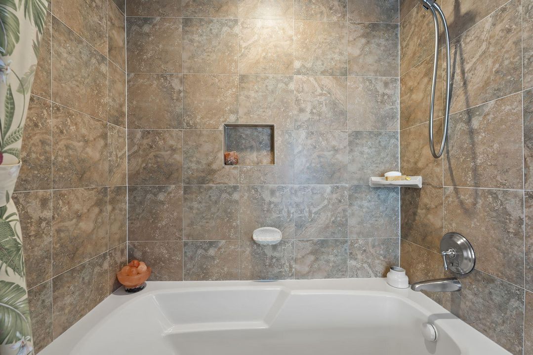 En Venta: $599,000 (3 camas, 2 baños, 2447 Pies cuadrados)