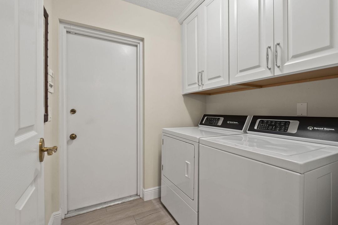 En Venta: $599,000 (3 camas, 2 baños, 2447 Pies cuadrados)