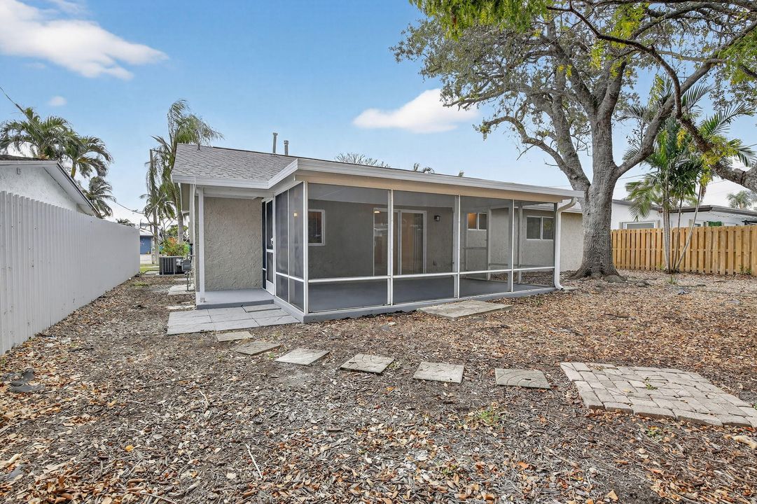 For Sale: $549,900 (3 beds, 2 baths, 1419 Square Feet)