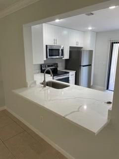 For Rent: $2,200 (2 beds, 2 baths, 1180 Square Feet)