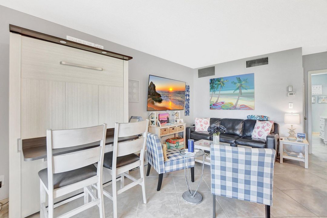 For Sale: $310,000 (1 beds, 1 baths, 620 Square Feet)