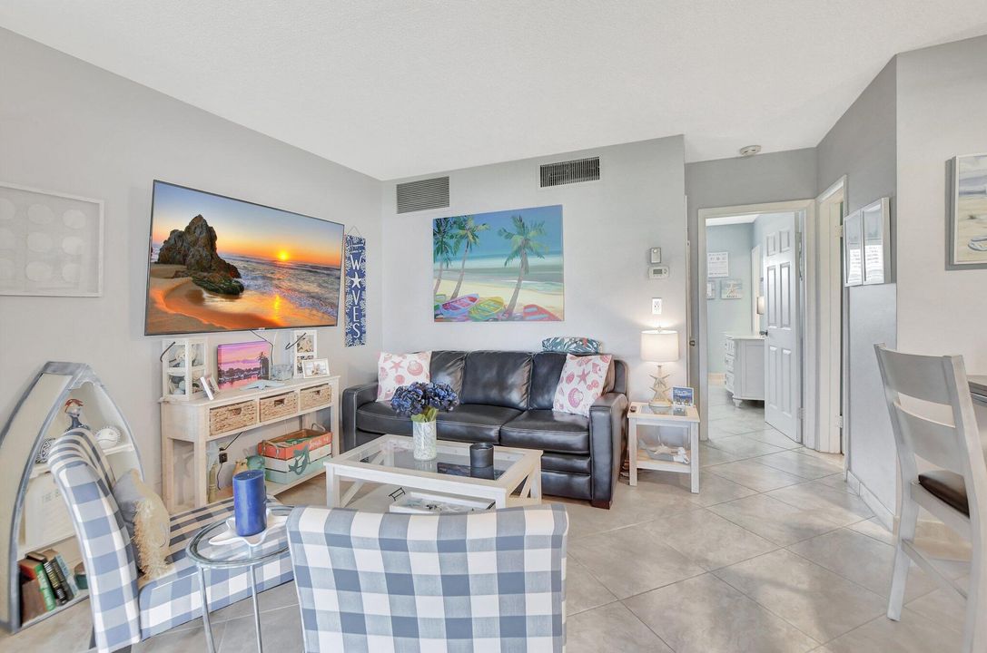 For Sale: $310,000 (1 beds, 1 baths, 620 Square Feet)