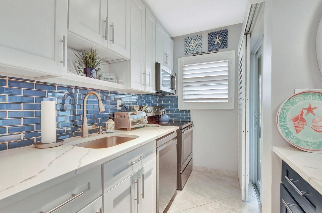 For Sale: $310,000 (1 beds, 1 baths, 620 Square Feet)