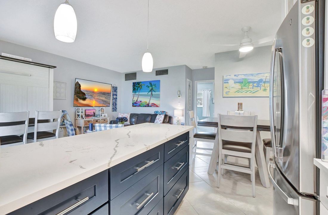 For Sale: $310,000 (1 beds, 1 baths, 620 Square Feet)