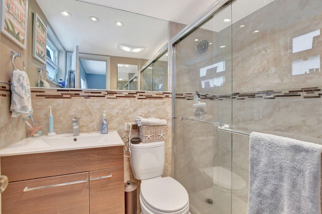 For Sale: $310,000 (1 beds, 1 baths, 620 Square Feet)