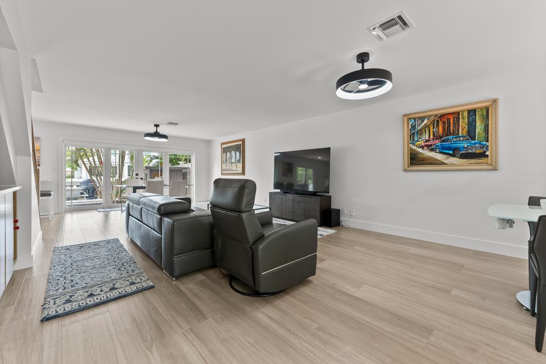 For Sale: $1,895,000 (3 beds, 2 baths, 1764 Square Feet)