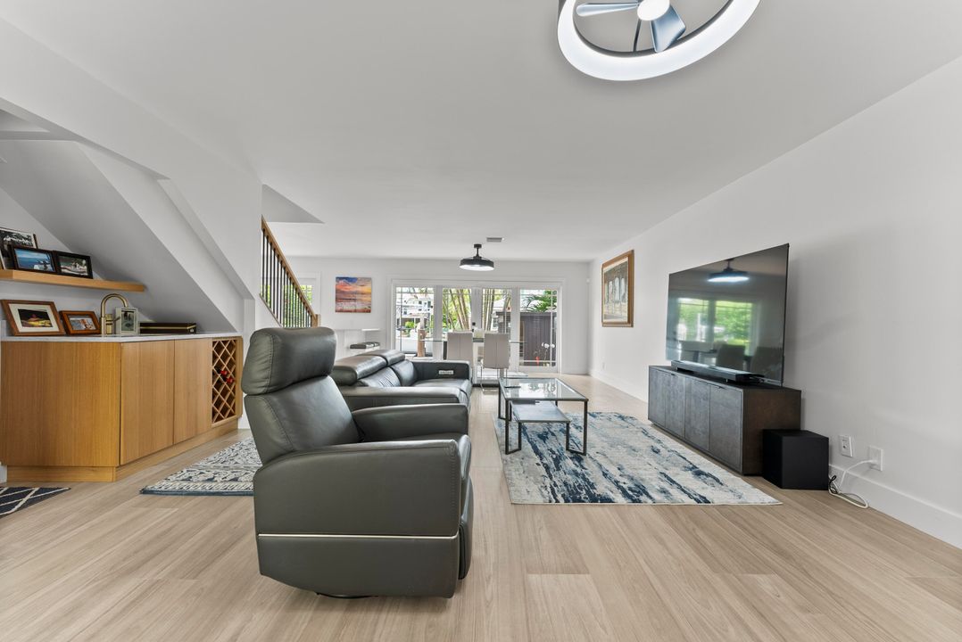 For Sale: $1,895,000 (3 beds, 2 baths, 1764 Square Feet)