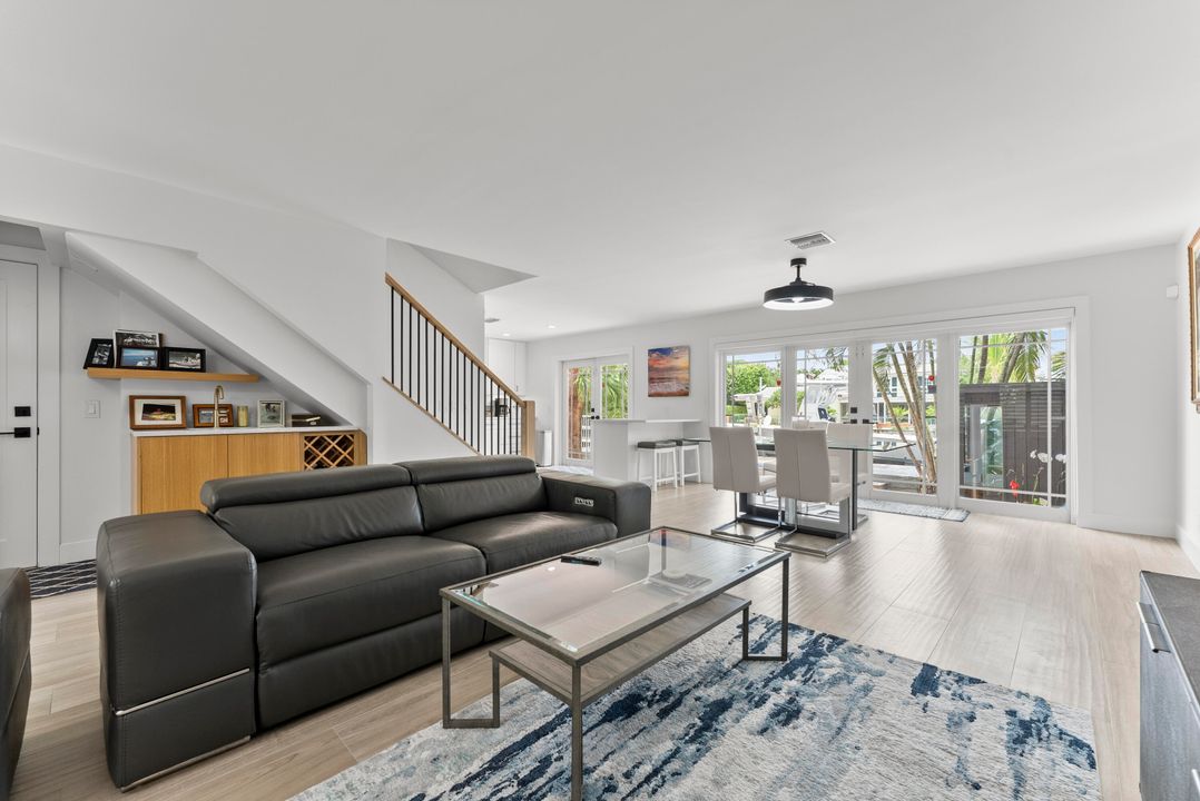 For Sale: $1,895,000 (3 beds, 2 baths, 1764 Square Feet)