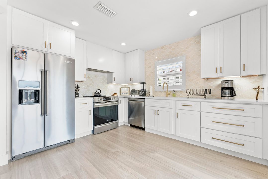 For Sale: $1,895,000 (3 beds, 2 baths, 1764 Square Feet)