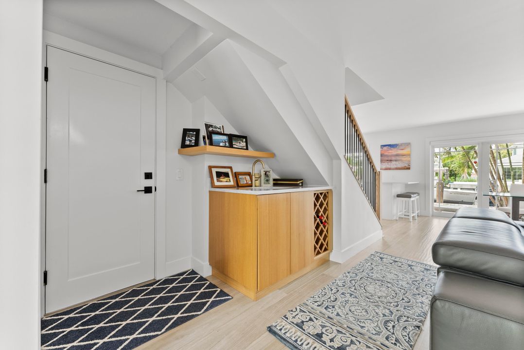 For Sale: $1,895,000 (3 beds, 2 baths, 1764 Square Feet)