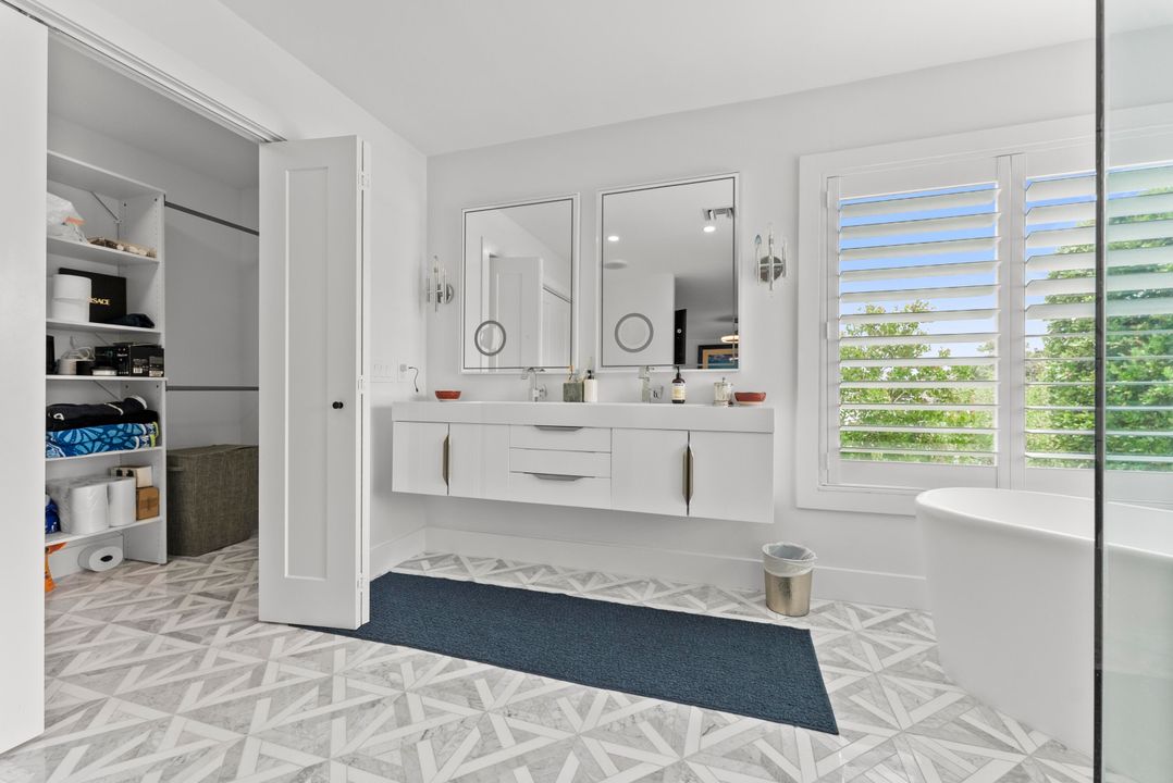 For Sale: $1,895,000 (3 beds, 2 baths, 1764 Square Feet)