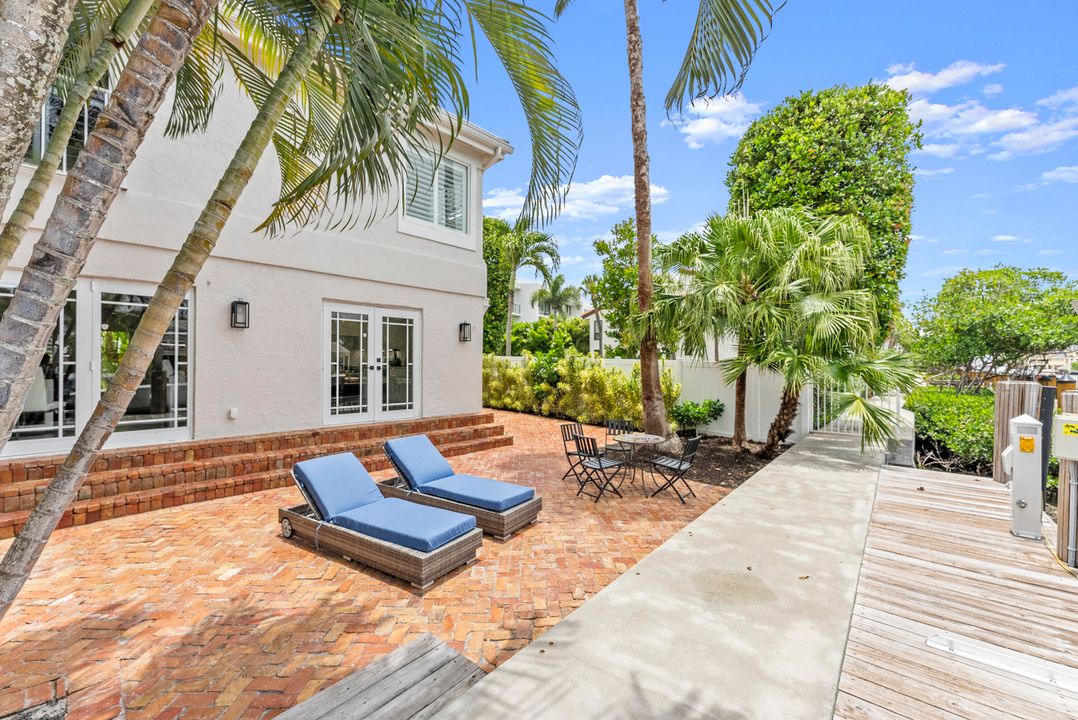 For Sale: $1,895,000 (3 beds, 2 baths, 1764 Square Feet)