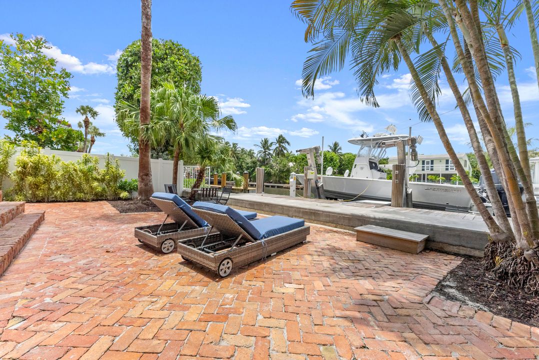 For Sale: $1,895,000 (3 beds, 2 baths, 1764 Square Feet)