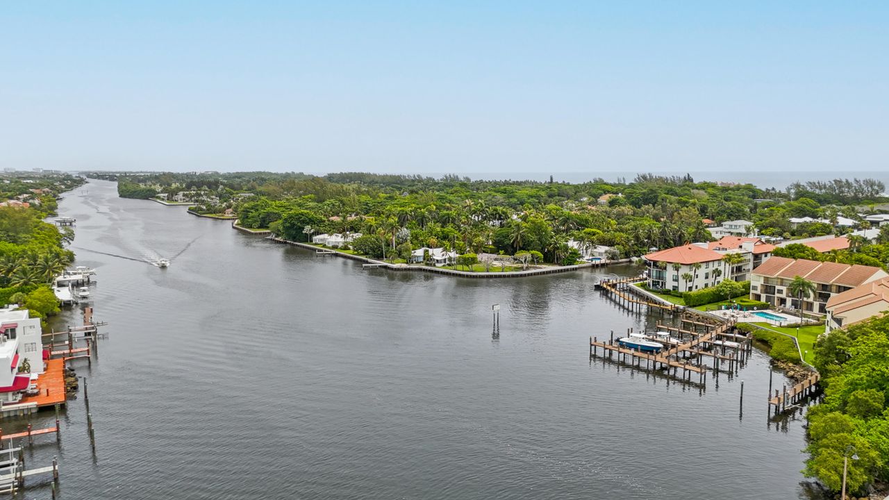 For Sale: $1,895,000 (3 beds, 2 baths, 1764 Square Feet)