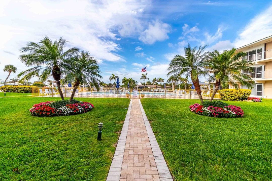 For Sale: $310,000 (1 beds, 1 baths, 620 Square Feet)