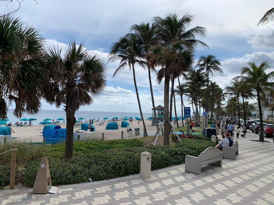 For Sale: $310,000 (1 beds, 1 baths, 620 Square Feet)