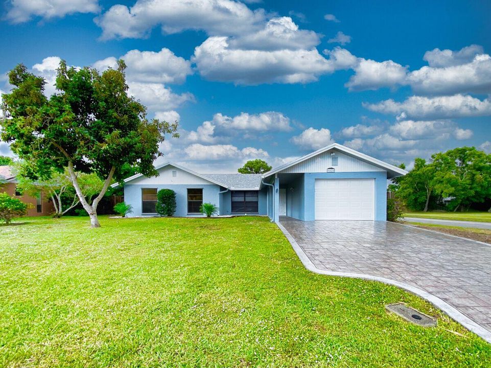 For Rent: $3,800 (4 beds, 2 baths, 1592 Square Feet)