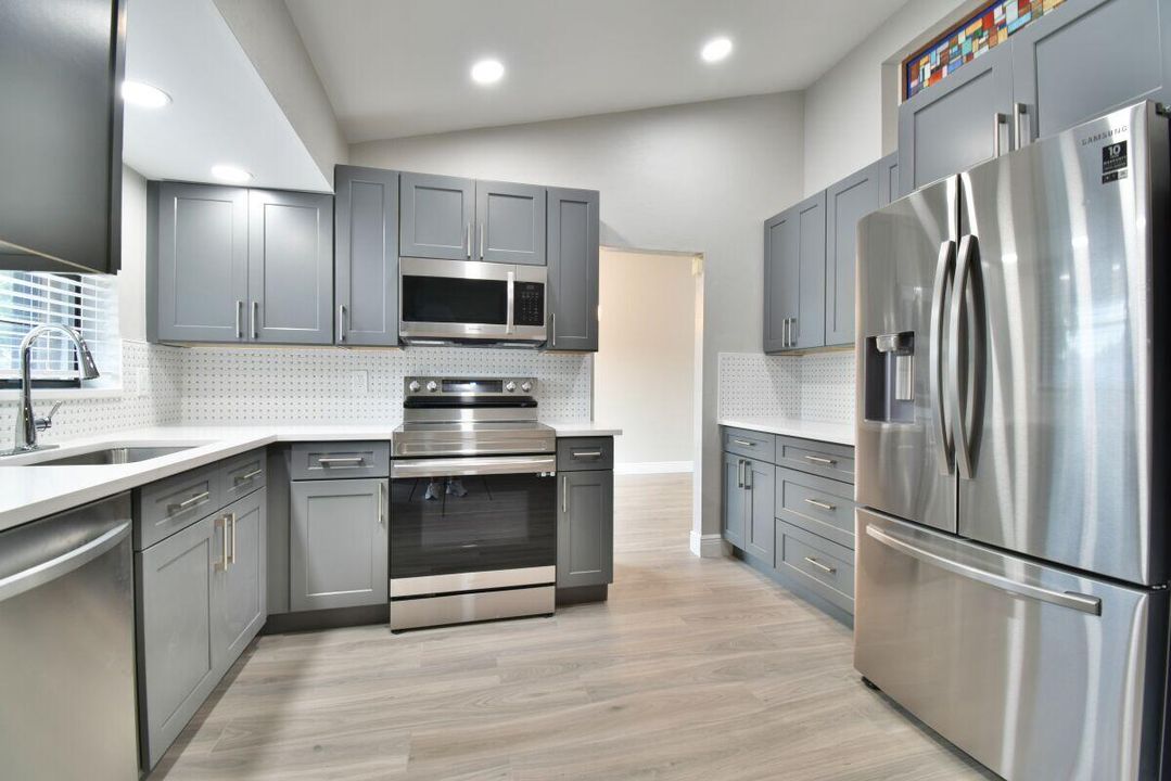 For Rent: $3,800 (4 beds, 2 baths, 1592 Square Feet)