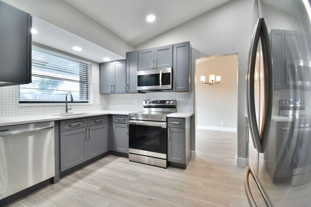 For Rent: $3,800 (4 beds, 2 baths, 1592 Square Feet)