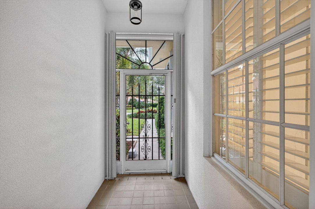 En Venta: $949,000 (3 camas, 2 baños, 2024 Pies cuadrados)