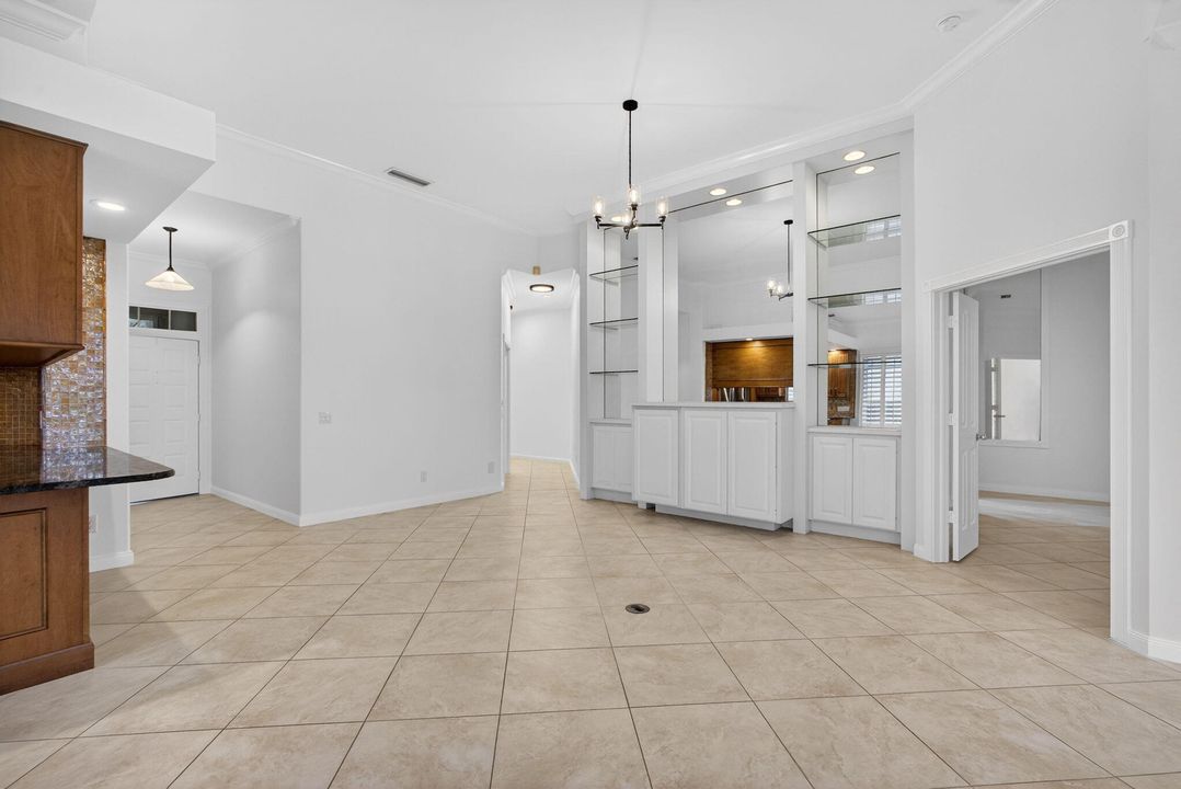 En Venta: $949,000 (3 camas, 2 baños, 2024 Pies cuadrados)