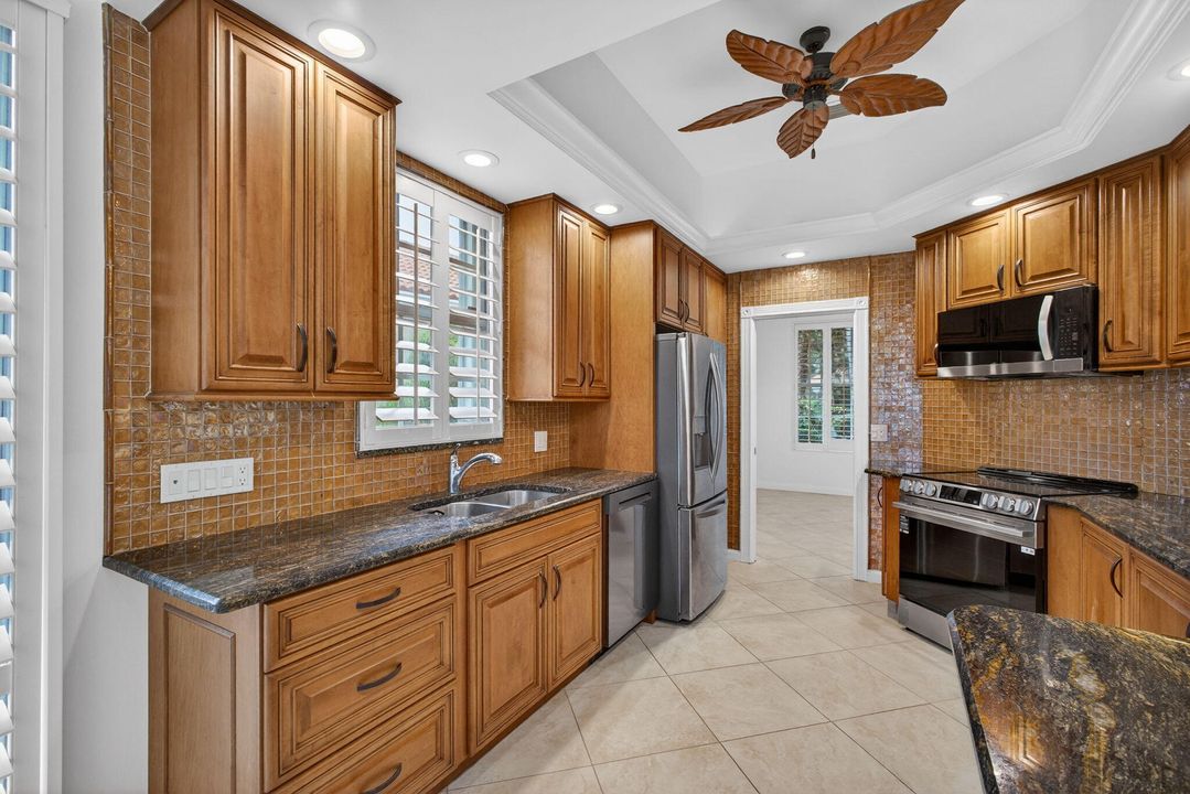 En Venta: $949,000 (3 camas, 2 baños, 2024 Pies cuadrados)