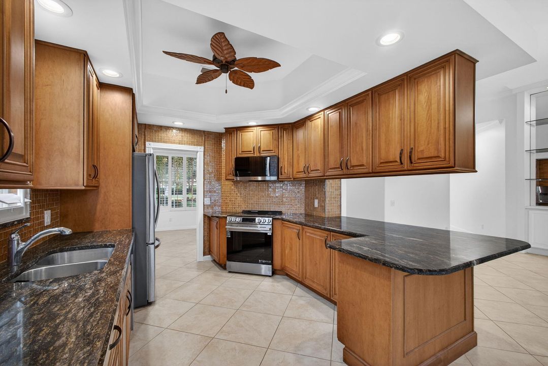 En Venta: $949,000 (3 camas, 2 baños, 2024 Pies cuadrados)