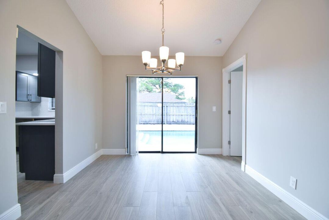 For Rent: $3,800 (4 beds, 2 baths, 1592 Square Feet)